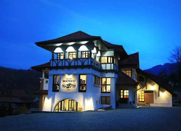 Conacul Bratescu Luxury Accommodation in Bran Tourists Loveghor