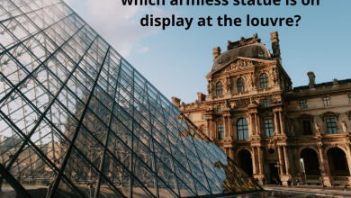 which armless statue is on display at the louvre?