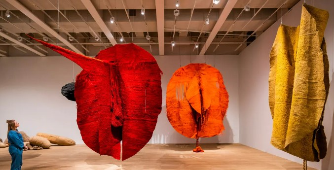 Magdalena Abakanowicz Tate Review