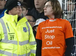 مشاهدة فيديو محاولة انتحار مشجع ايفرتون just stop oil everton